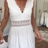 Kim - Vestido em Renda com Decote V