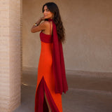 Vestido longo drapeado bicolor