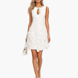 Vestido Mini Elegante Sem Mangas com Recorte